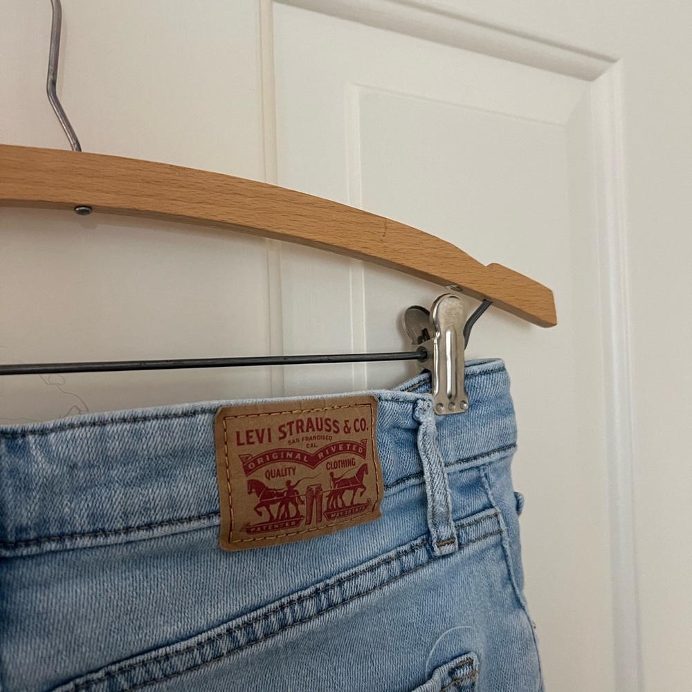 Levi’s 721 High Rise Skinny. Size 28. Light Wash. - Picture 8 of 8